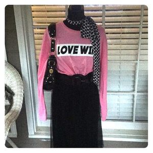 🌸🌺Urban Nation “Love Wins” T-shirt🌸🌺
